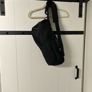 Elevate Black Day Sling